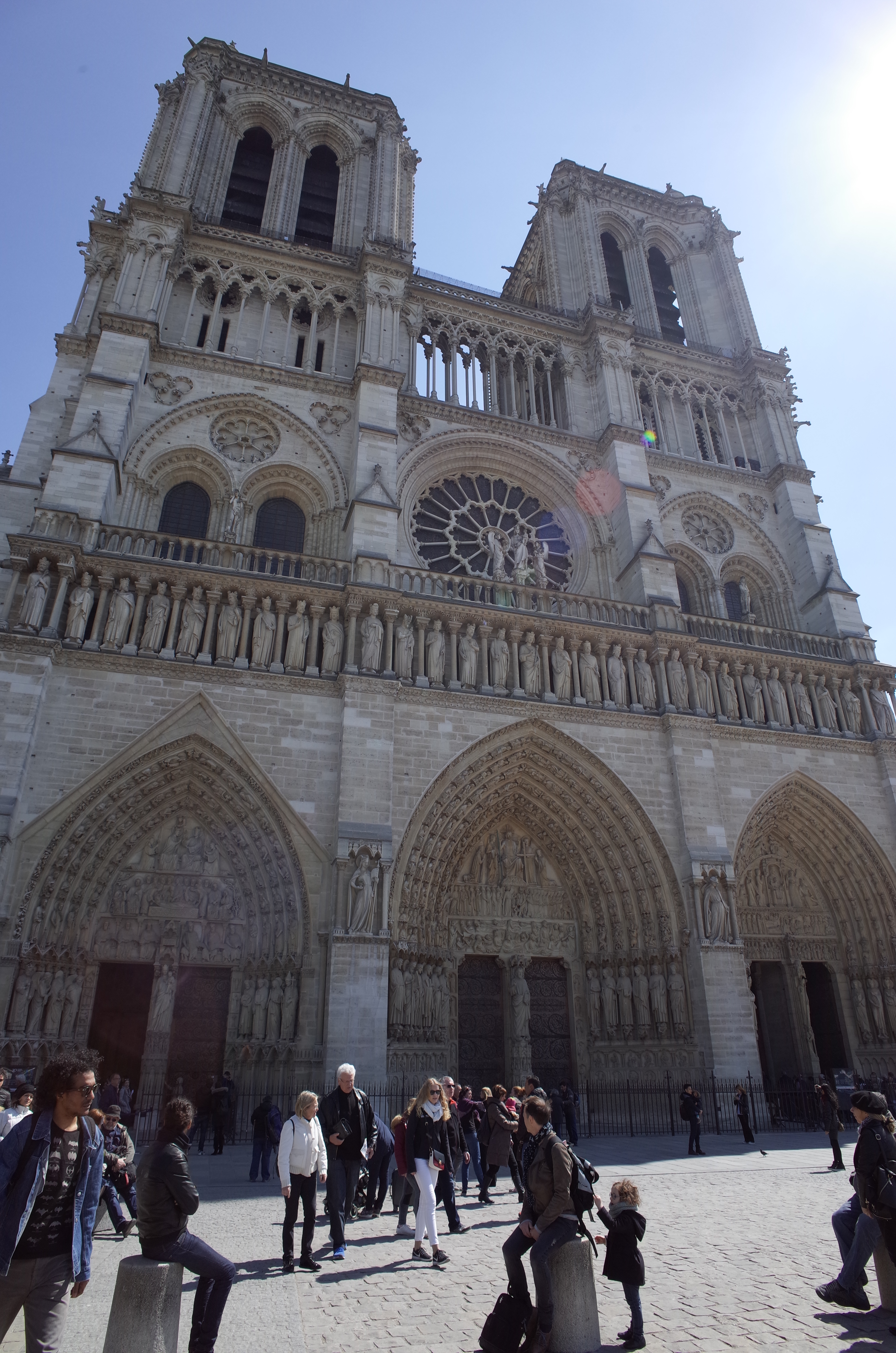 ノートルダム大聖堂の美しい内部再び 火災を乗り越え再建の成功を祈って Beautiful Inside Notre Dame Cathedral Before Devastating Fire n R